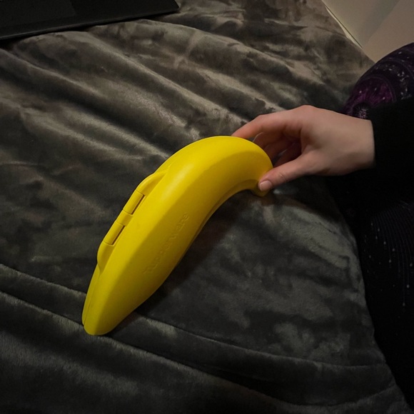 Tupperware Limited Edition Yellow Banana Holder - Picture 8 of 8